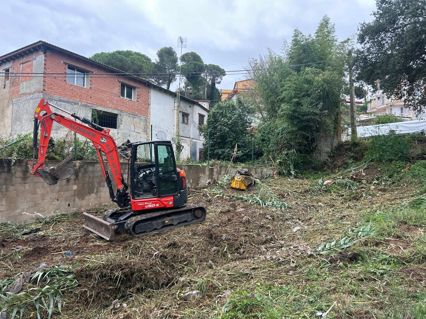 Desbroces y limpieza de terreno — obra real de Excavaciones Buendía
