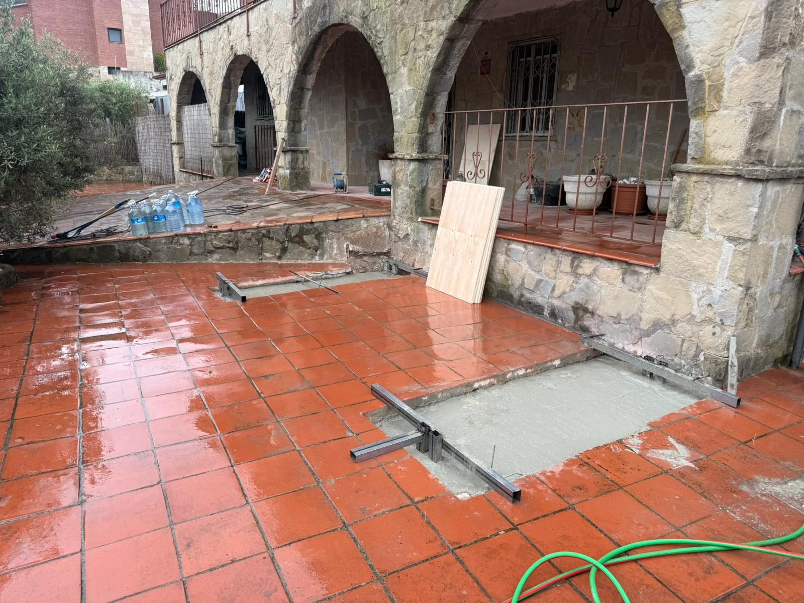 Zanja de cimentación en patio de casa en Vacarisses - foto 5