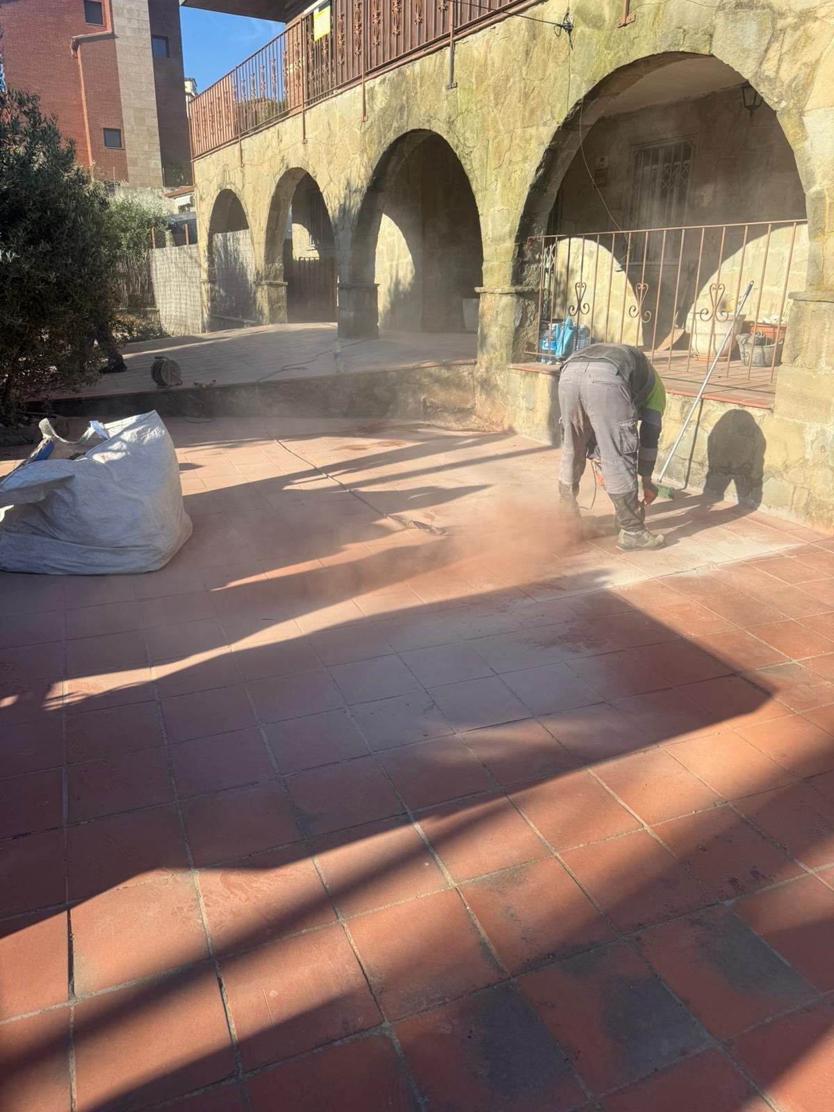 Zanja de cimentación en patio de casa en Vacarisses - foto 7