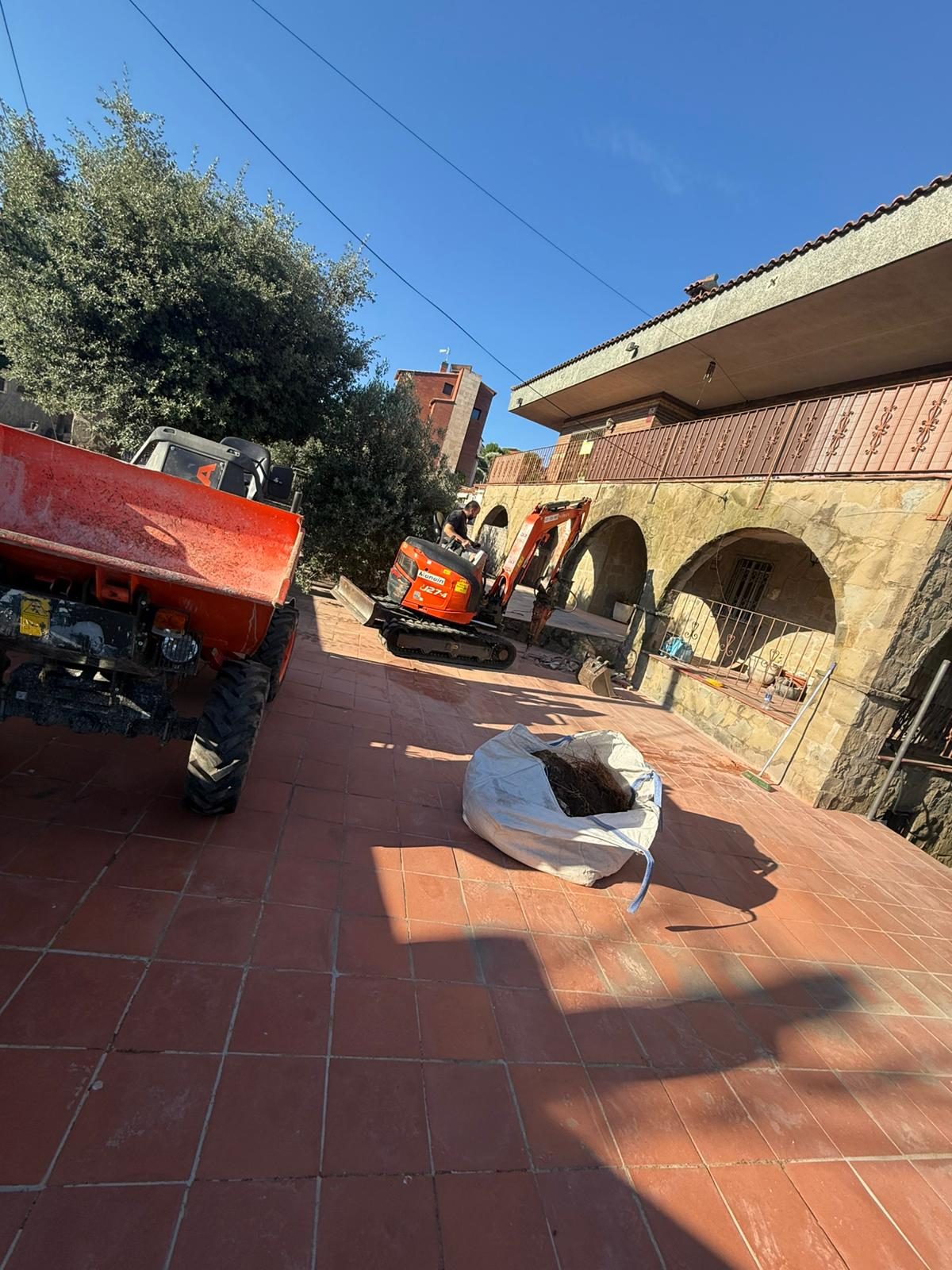 Zanja de cimentación en patio de casa en Vacarisses - foto 8